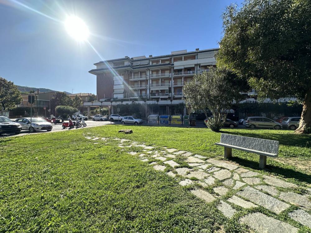 Appartamento quadrilocale in vendita a Albenga - Appartamento quadrilocale in vendita a Albenga