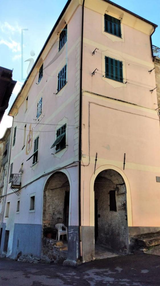 Appartamento quadrilocale in vendita a Borghetto d'Arroscia - Appartamento quadrilocale in vendita a Borghetto d'Arroscia