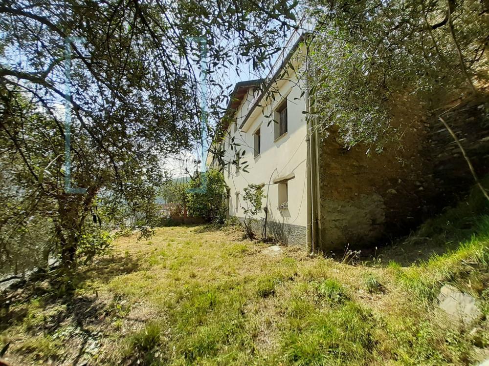 Rustico / casale quadrilocale in vendita a Aquila d'Arroscia - Rustico / casale quadrilocale in vendita a Aquila d'Arroscia
