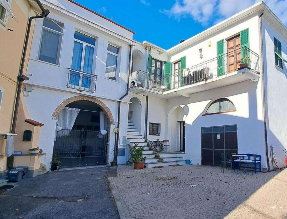 Casa plurilocale in vendita a Bastia - Casa plurilocale in vendita a Bastia