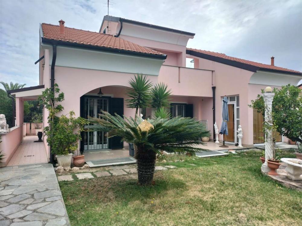 villa in vendita a Loano