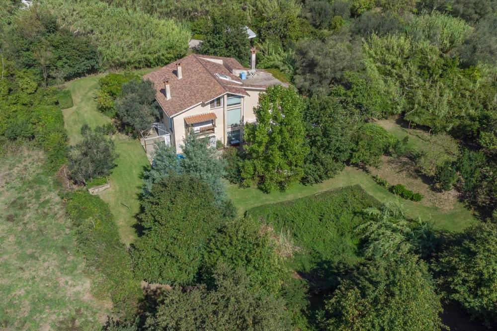 Villa indipendente plurilocale in vendita a Campagnano di Roma - Villa indipendente plurilocale in vendita a Campagnano di Roma