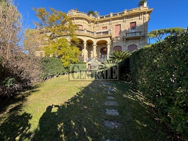 Appartamento quadrilocale in vendita a Sanremo - Appartamento quadrilocale in vendita a Sanremo