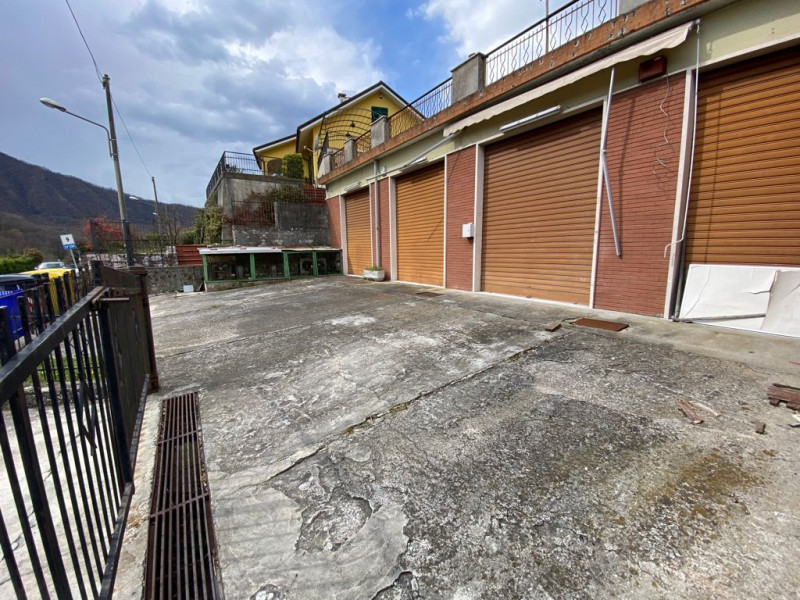 capannone in vendita a Montoggio