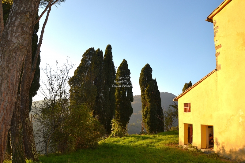 Casa colonica plurilocale in vendita a - Casa colonica plurilocale in vendita a