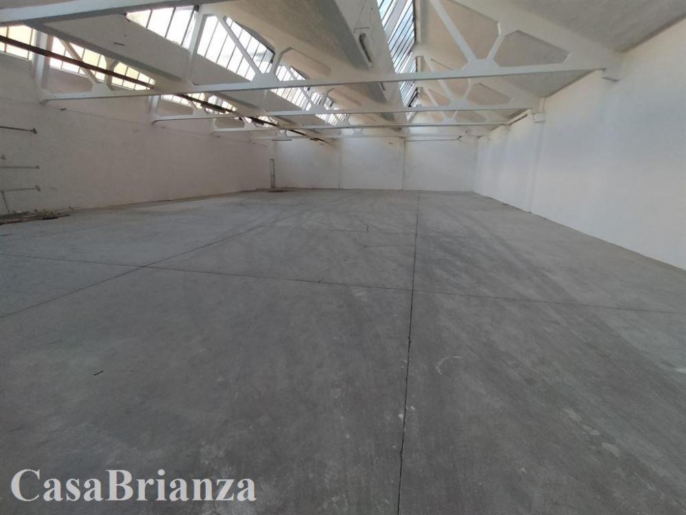 Magazzino-laboratorio bilocale in vendita a triuggio - Magazzino-laboratorio bilocale in vendita a triuggio