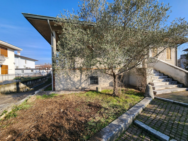 Villa quadrilocale in vendita a san-pietro-di-morubio - Villa quadrilocale in vendita a san-pietro-di-morubio