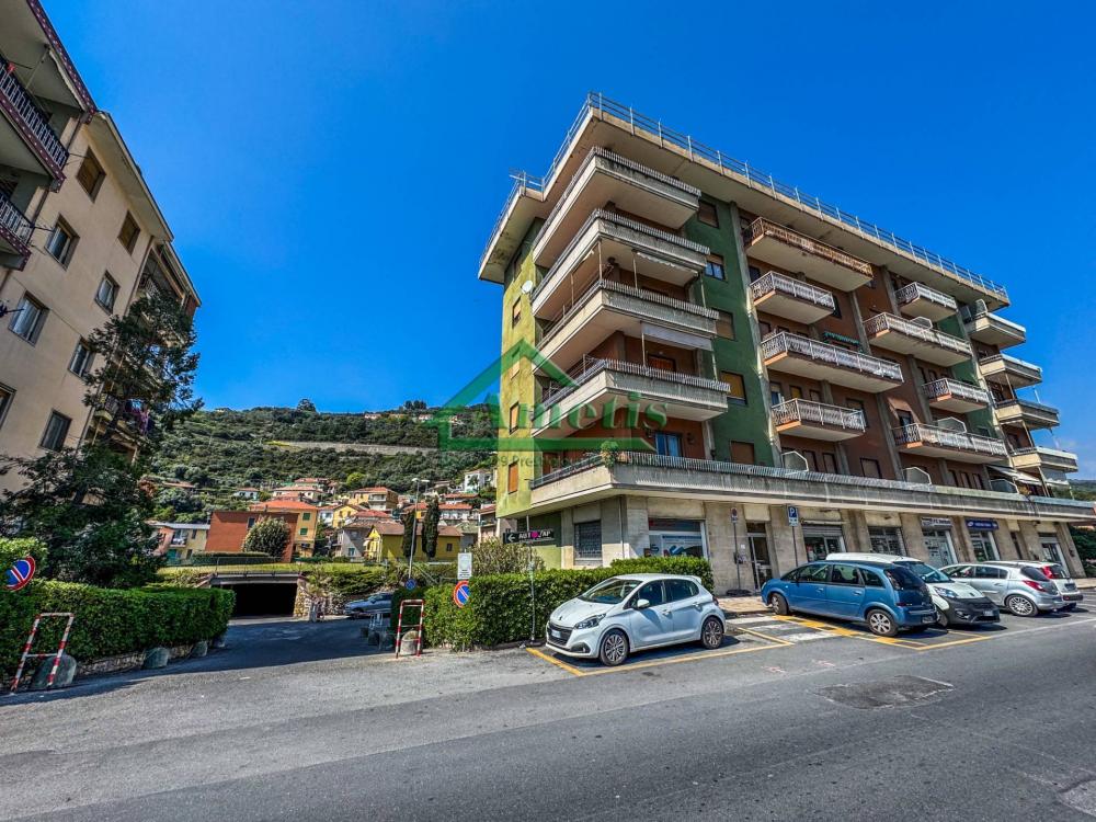 Appartamento trilocale in vendita a Imperia - Appartamento trilocale in vendita a Imperia