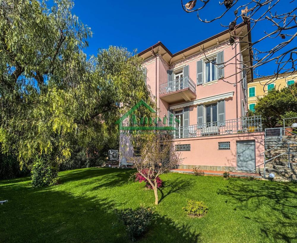 Villa indipendente plurilocale in vendita a Imperia - Villa indipendente plurilocale in vendita a Imperia