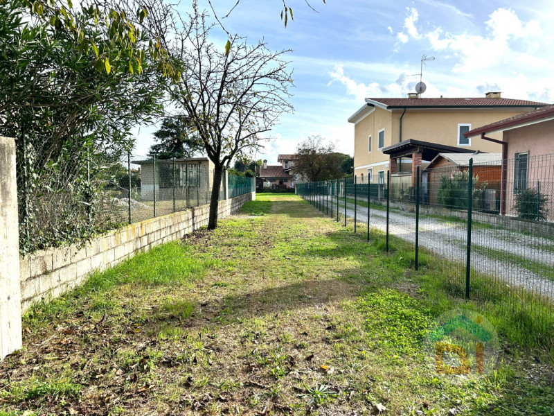 terreno residenziale in vendita a Romans d'Isonzo