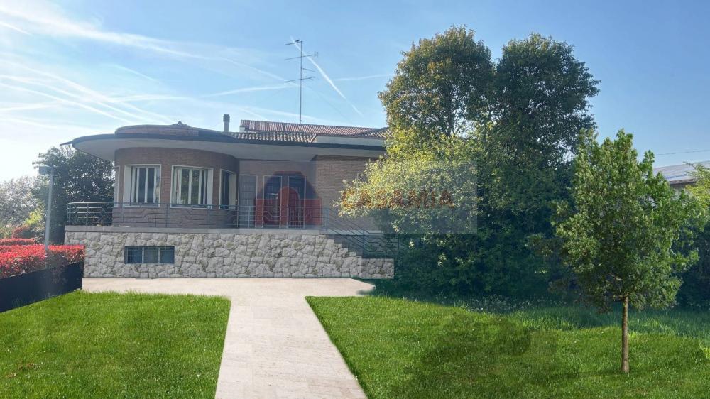 Villa indipendente plurilocale in vendita a Oderzo - Villa indipendente plurilocale in vendita a Oderzo