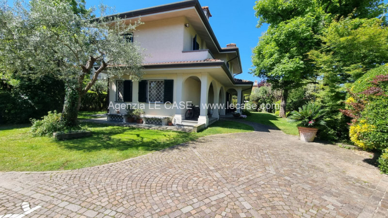 Villa plurilocale in affitto a forte-dei-marmi - Villa plurilocale in affitto a forte-dei-marmi