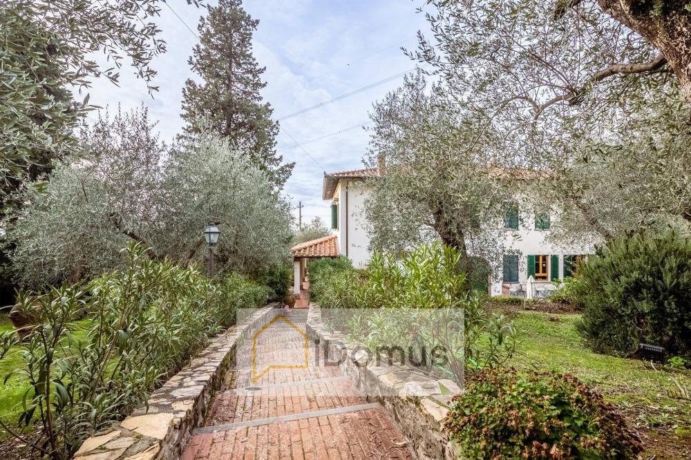 villa indipendente in vendita a Agnano