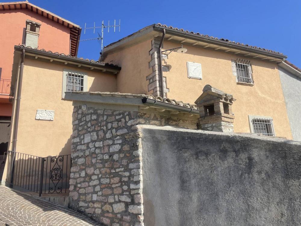 Casa plurilocale in vendita a Cerreto di Spoleto - Casa plurilocale in vendita a Cerreto di Spoleto