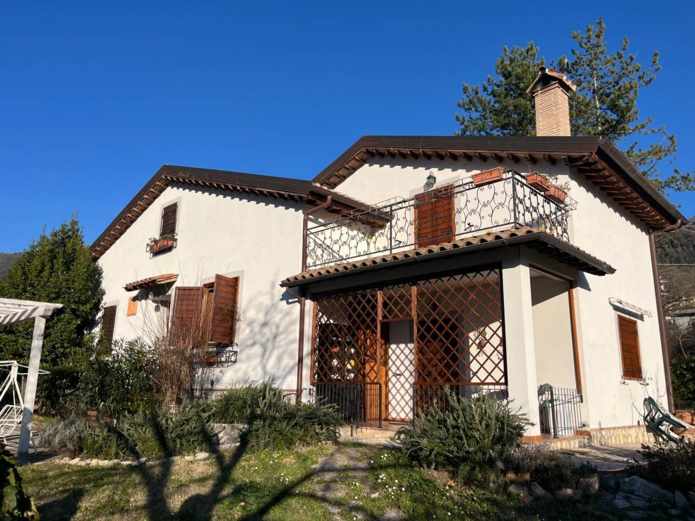 Villa plurilocale in vendita a Terni - Villa plurilocale in vendita a Terni