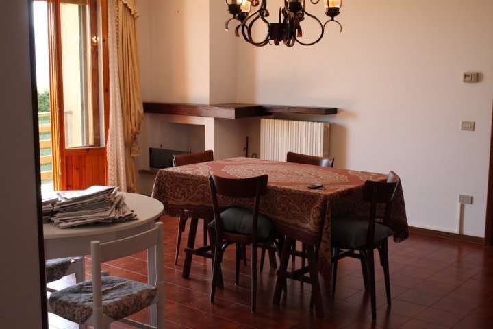 appartamento in vendita a Tizzano Val Parma