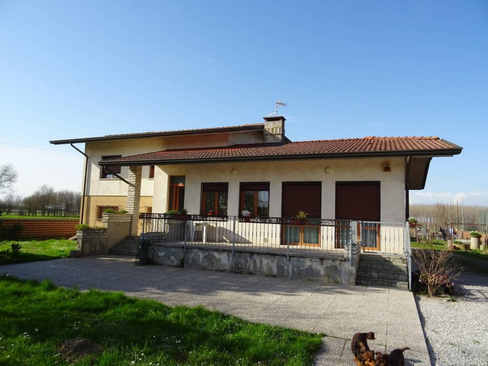 Casa plurilocale in vendita a Muzzana del Turgnano - Casa plurilocale in vendita a Muzzana del Turgnano