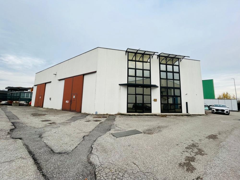 Magazzino-laboratorio in vendita a Udine - Magazzino-laboratorio in vendita a Udine