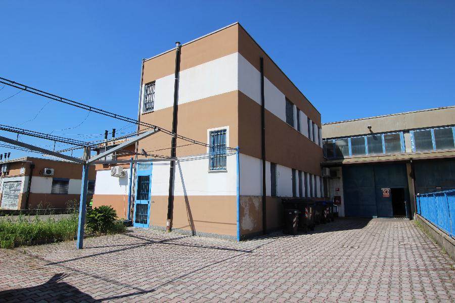 capannone in vendita a Calderara di Reno in zona Bargellino