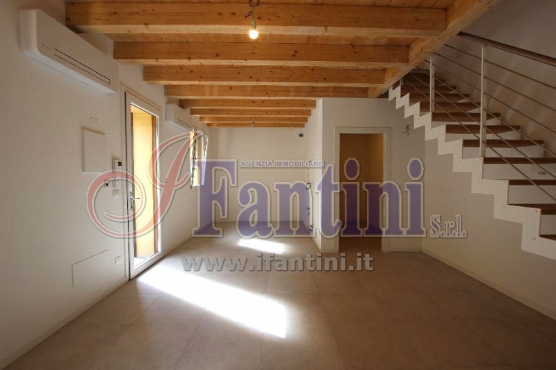 casa indipendente in affitto a Cento