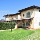 Villaschiera plurilocale in vendita a Forte dei Marmi