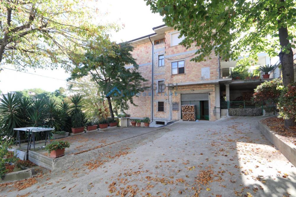 Casa plurilocale in vendita a Sant'Omero - Casa plurilocale in vendita a Sant'Omero