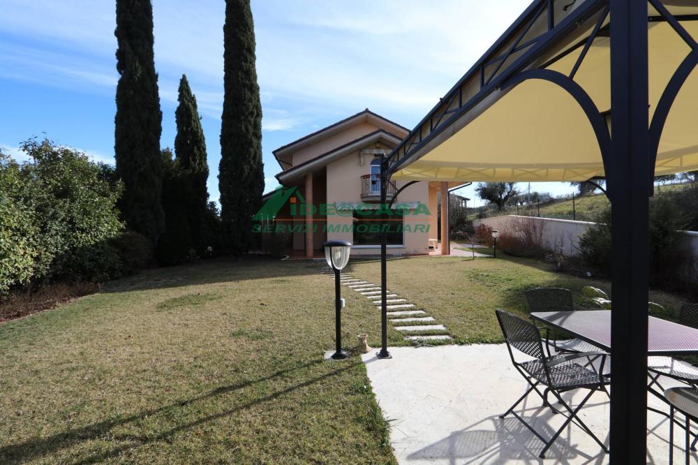 Villa indipendente plurilocale in vendita a Appignano del Tronto - Villa indipendente plurilocale in vendita a Appignano del Tronto