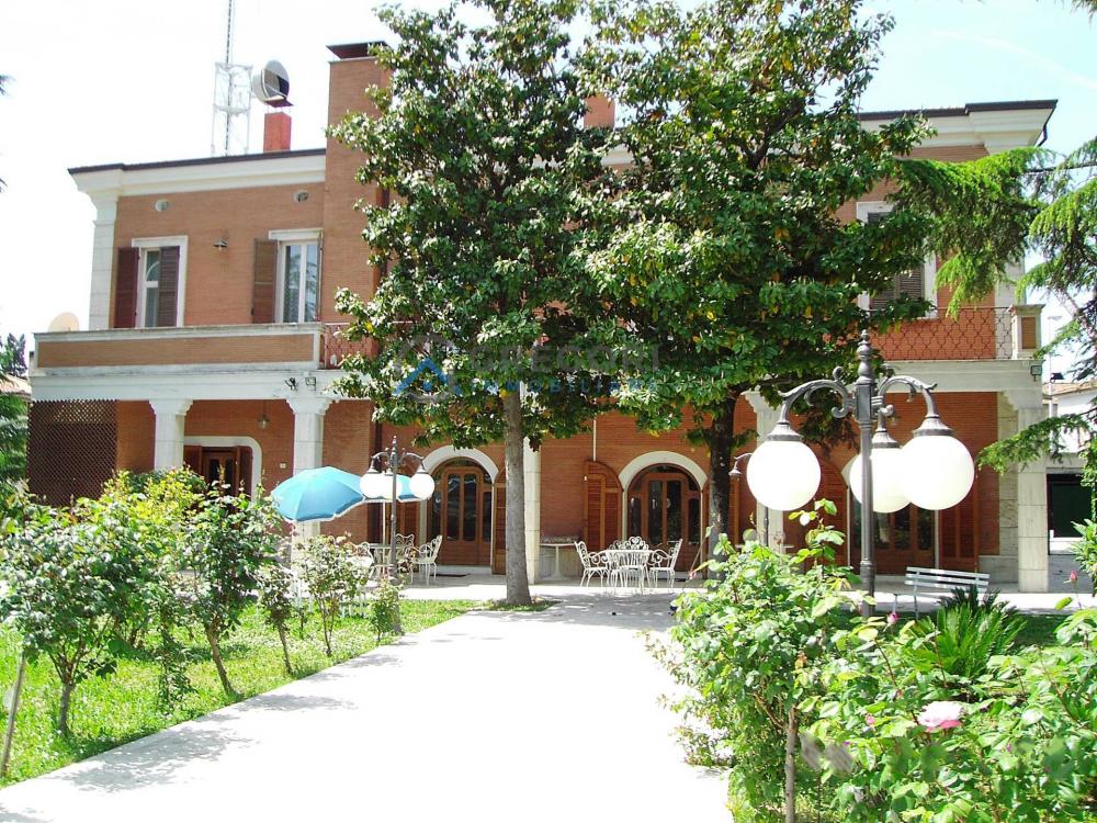 Villa indipendente plurilocale in vendita a Nereto - Villa indipendente plurilocale in vendita a Nereto