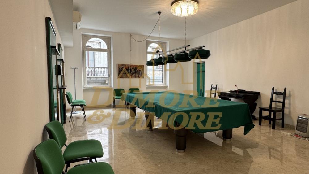 ufficio in vendita a Varese in zona Centro Città