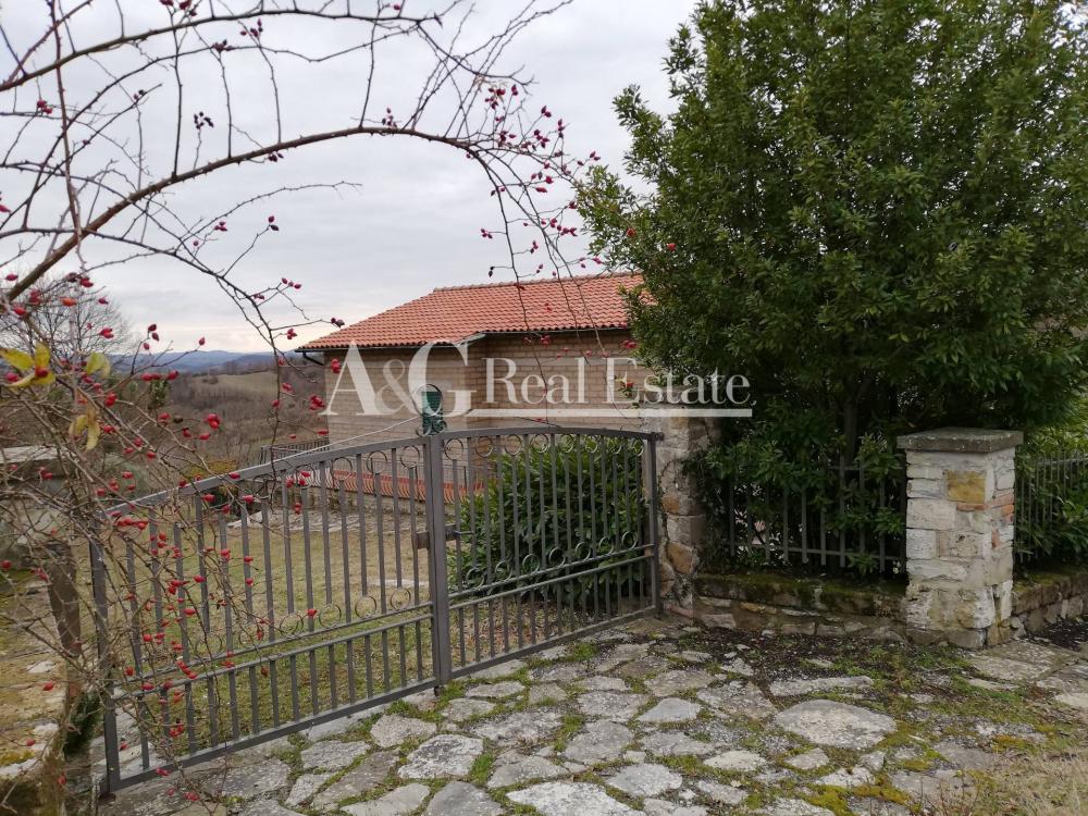 Villa indipendente plurilocale in vendita a Sorano - Villa indipendente plurilocale in vendita a Sorano