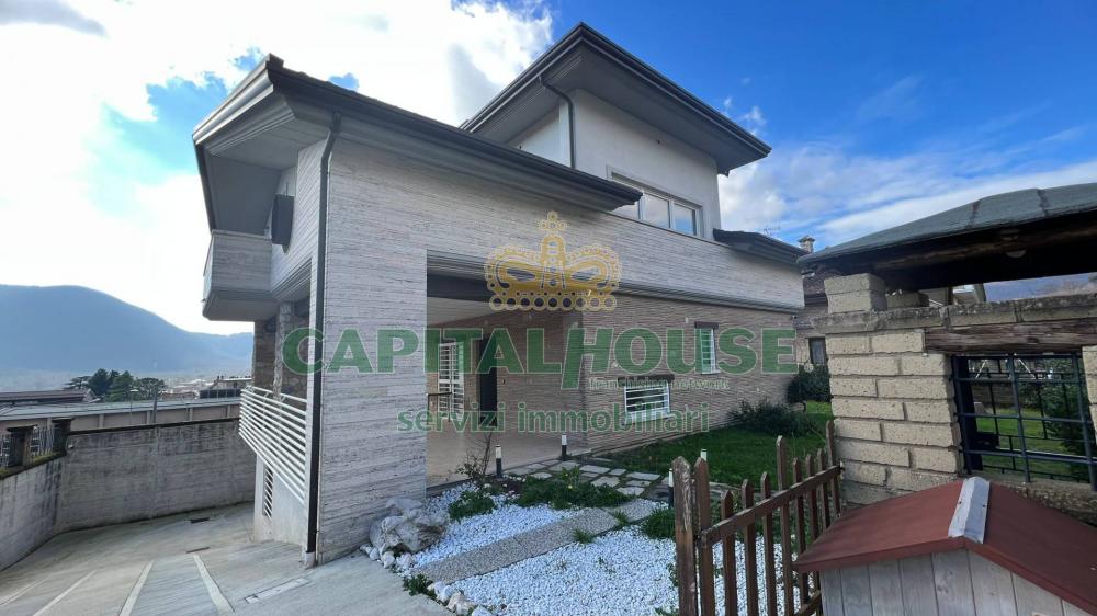villa indipendente in vendita a Forino