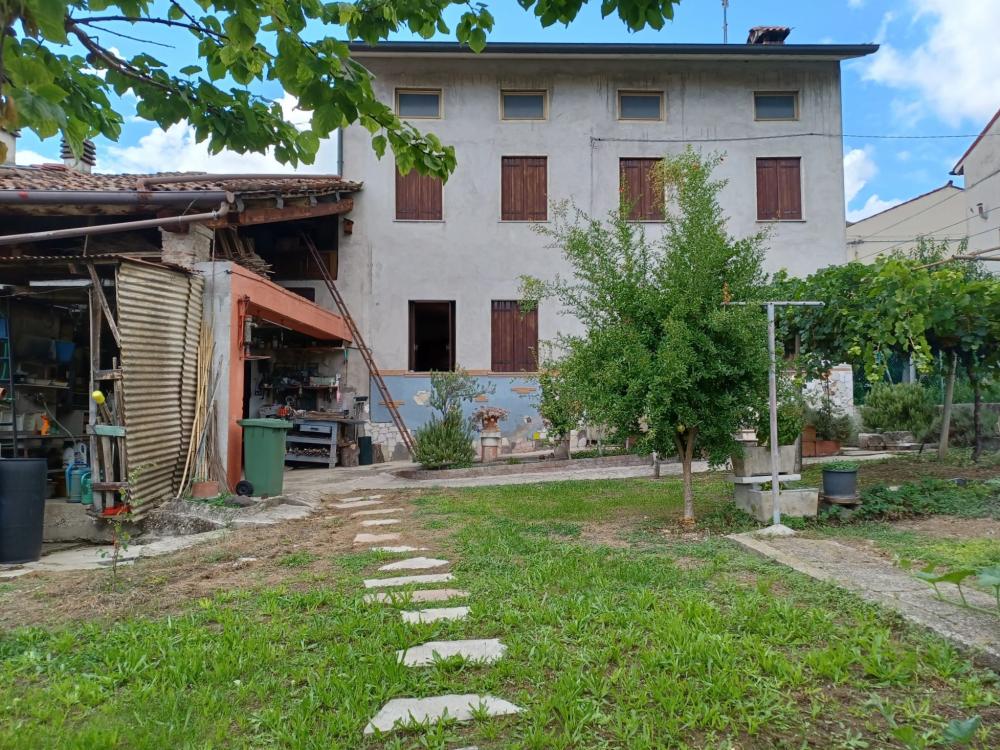 Casa plurilocale in vendita a Montecchio Maggiore - Casa plurilocale in vendita a Montecchio Maggiore