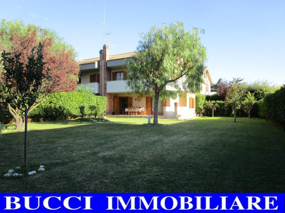 Villa indipendente plurilocale in vendita a Pescara - Villa indipendente plurilocale in vendita a Pescara