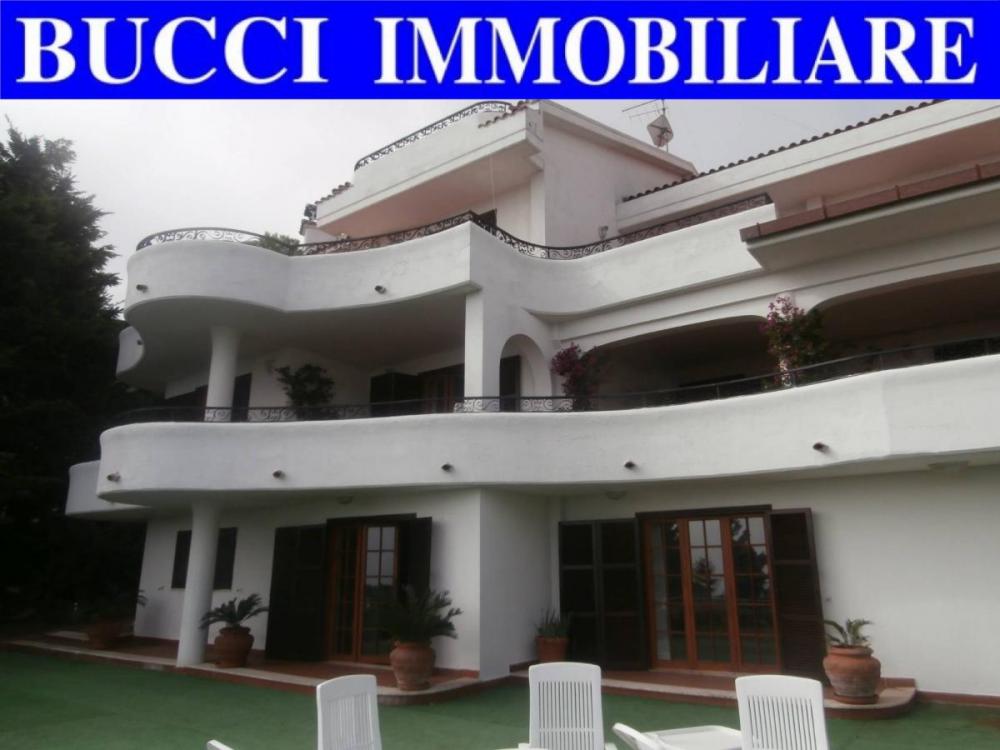 Villa indipendente plurilocale in vendita a Montesilvano - Villa indipendente plurilocale in vendita a Montesilvano