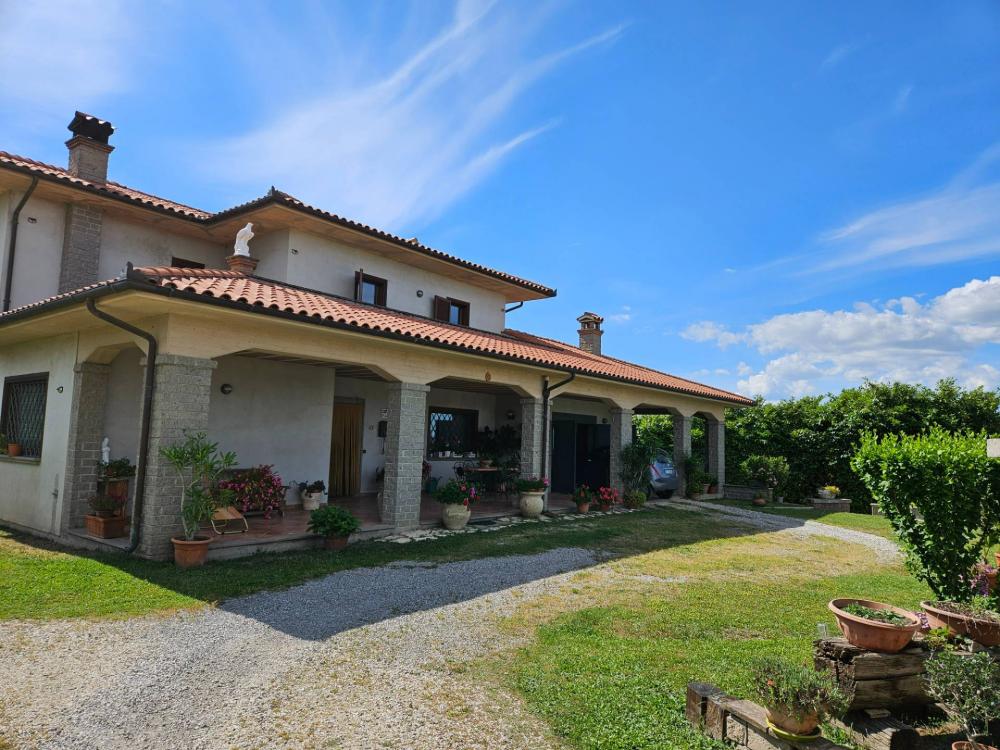 villa indipendente in vendita a Cipollone
