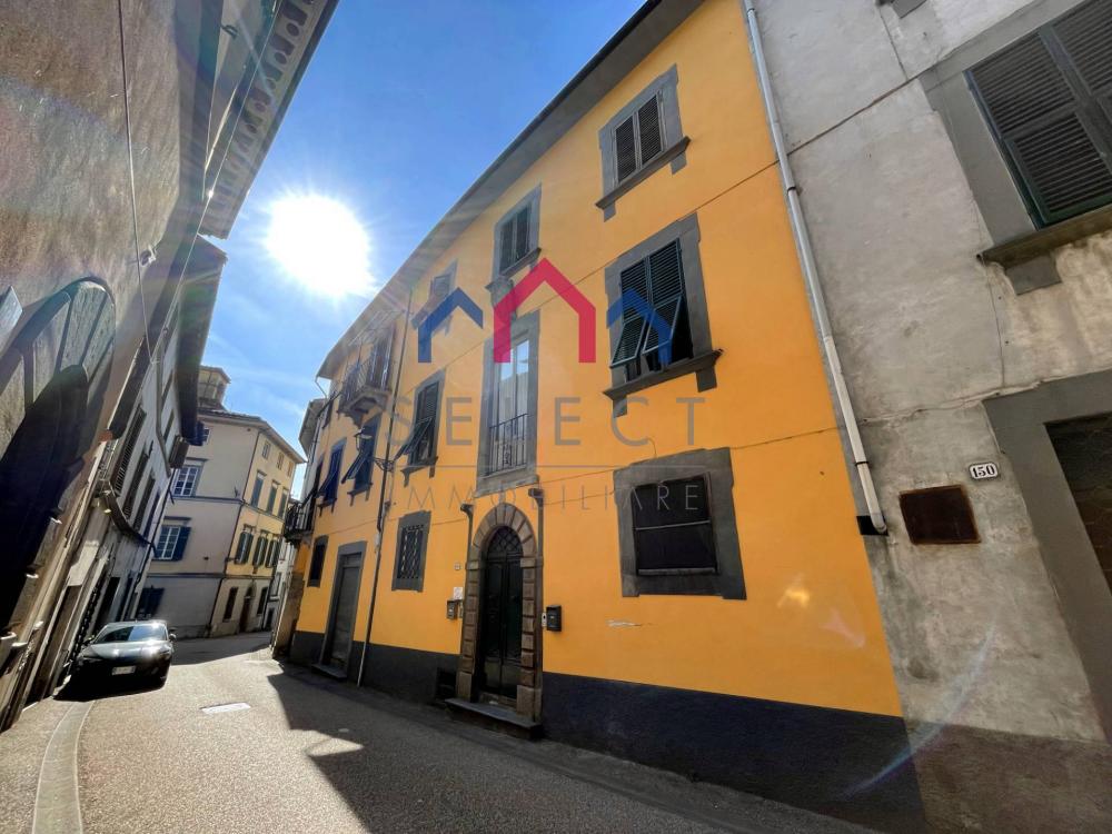 Appartamento plurilocale in vendita a Borgo a Mozzano - Appartamento plurilocale in vendita a Borgo a Mozzano