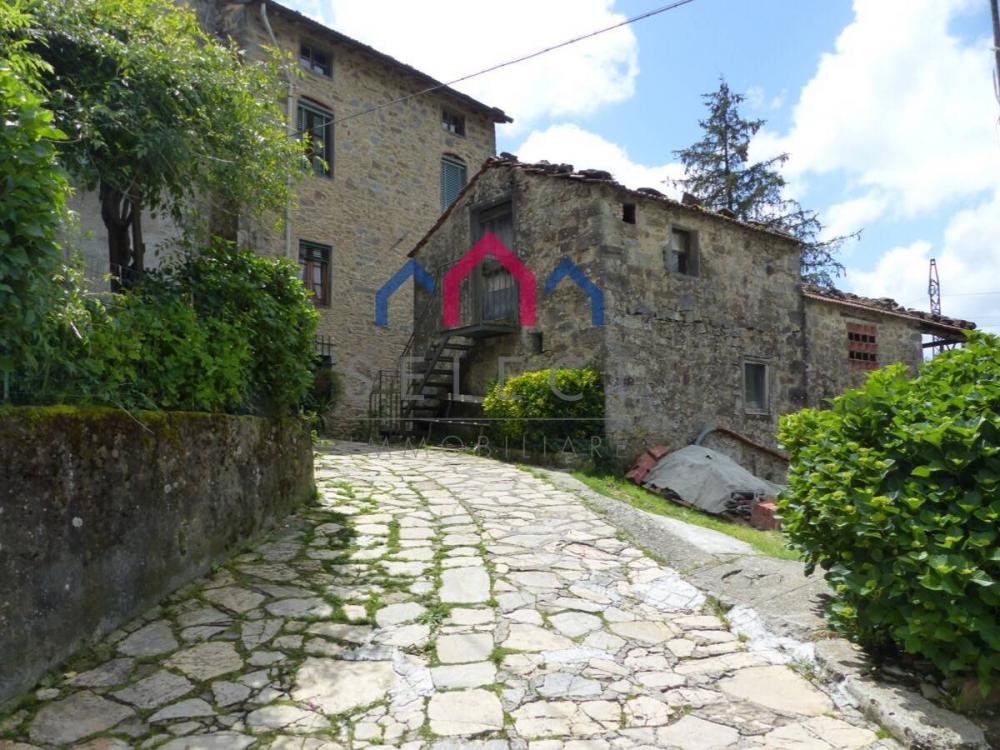 Casa plurilocale in vendita a Borgo a Mozzano - Casa plurilocale in vendita a Borgo a Mozzano