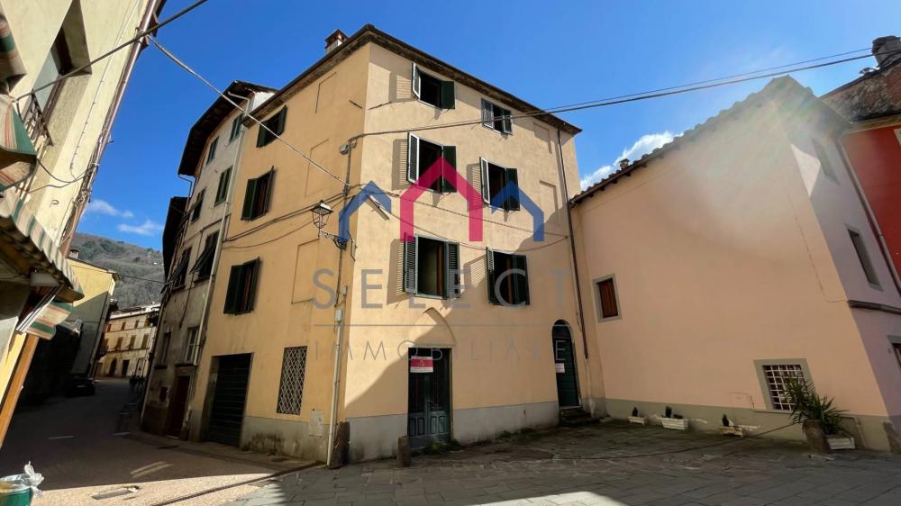 Stabile intero plurilocale in vendita a Borgo a Mozzano - Stabile intero plurilocale in vendita a Borgo a Mozzano