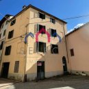 Stabile intero plurilocale in vendita a Borgo a Mozzano