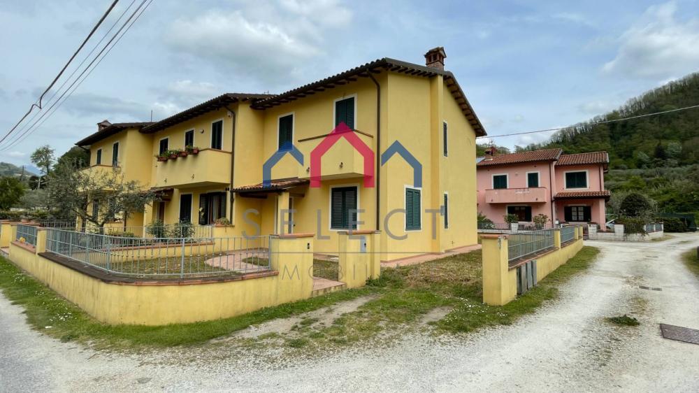 Villaschiera plurilocale in vendita a Borgo a Mozzano - Villaschiera plurilocale in vendita a Borgo a Mozzano