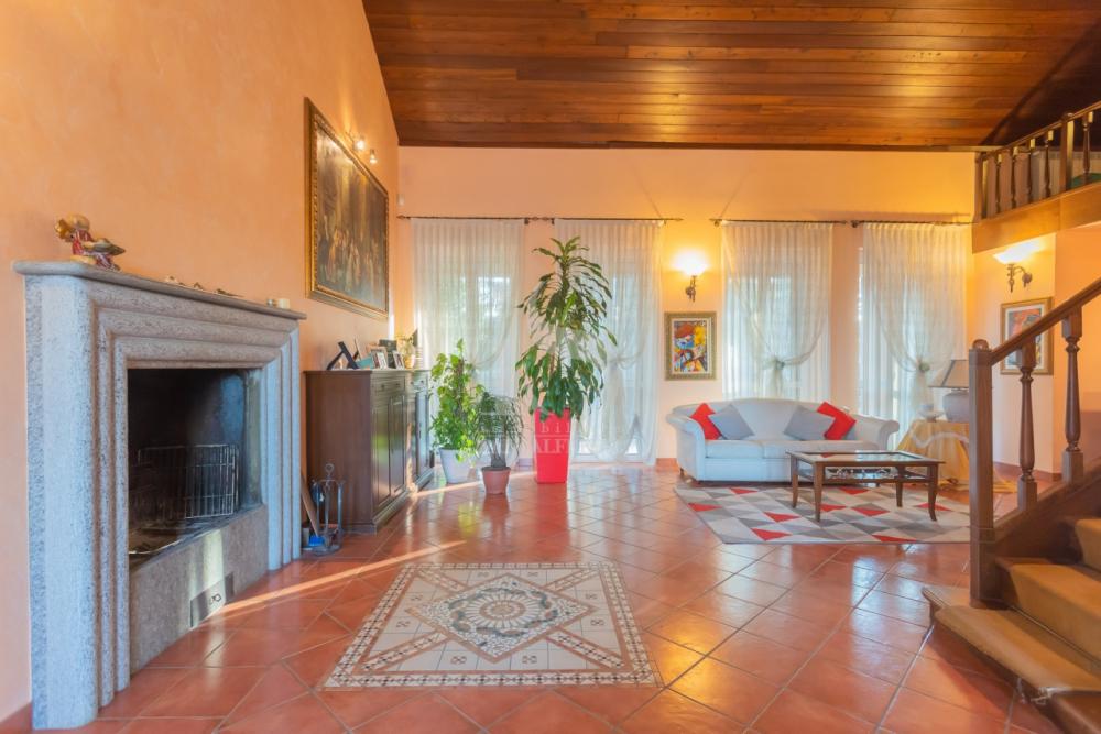 Vendita Villa in Brianza - Bifamiliare plurilocale in vendita a correzzana
