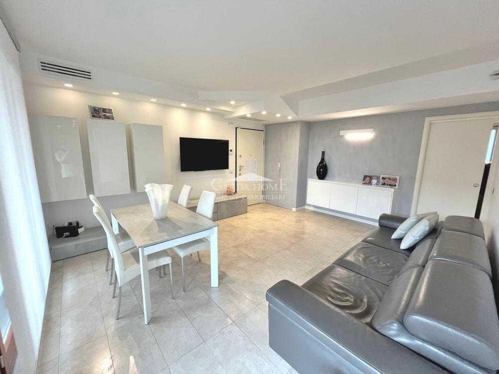 Appartamento quadrilocale in vendita a Desenzano del Garda - Appartamento quadrilocale in vendita a Desenzano del Garda