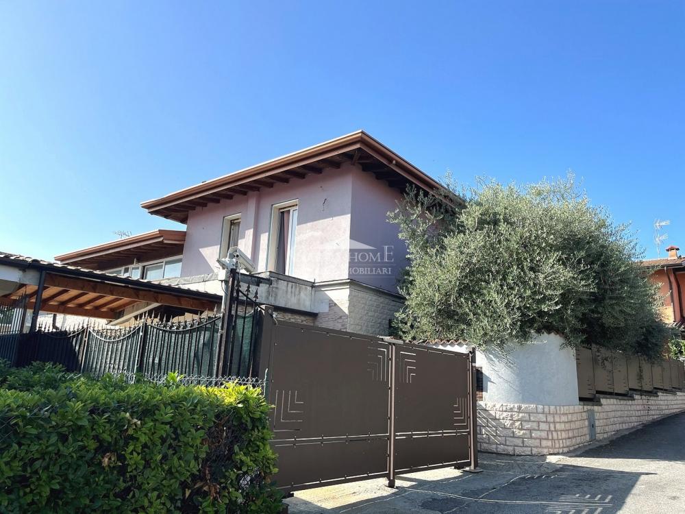 Villa plurilocale in vendita a Desenzano del Garda - Villa plurilocale in vendita a Desenzano del Garda