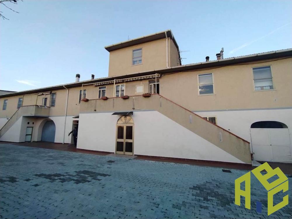 Villa indipendente plurilocale in vendita a Rosignano solvay - Villa indipendente plurilocale in vendita a Rosignano solvay
