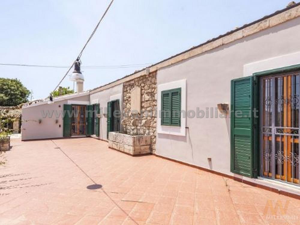 Villa indipendente plurilocale in vendita a Ragusa - Villa indipendente plurilocale in vendita a Ragusa