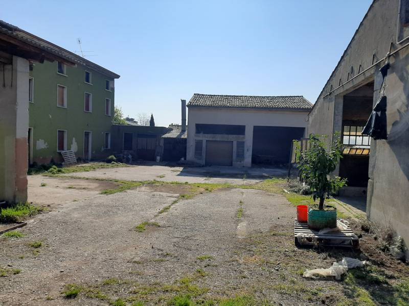 rustico / casale in vendita a Valeggio sul Mincio