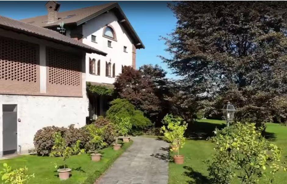 Villa indipendente plurilocale in vendita a Bernate Ticino - Villa indipendente plurilocale in vendita a Bernate Ticino