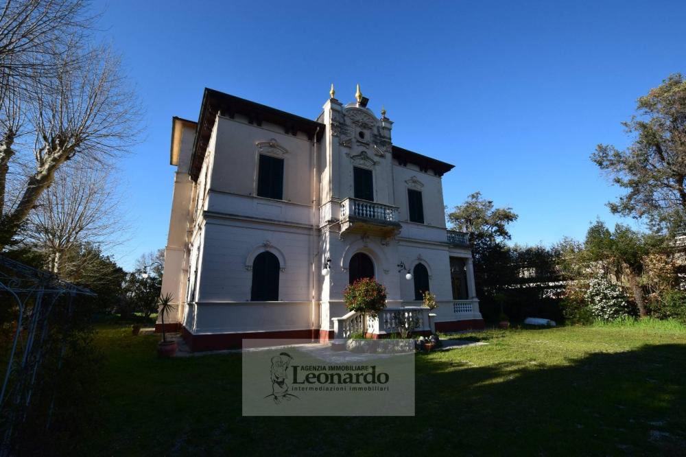 Villa indipendente plurilocale in vendita a Viareggio - Villa indipendente plurilocale in vendita a Viareggio