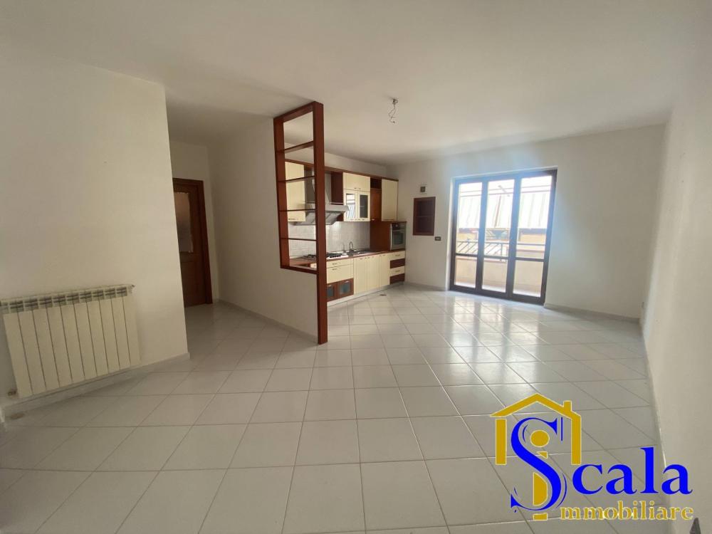 Appartamento trilocale in vendita a Casapulla - Appartamento trilocale in vendita a Casapulla