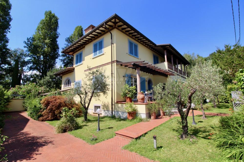 Villa plurilocale in vendita a Pietrasanta - Villa plurilocale in vendita a Pietrasanta